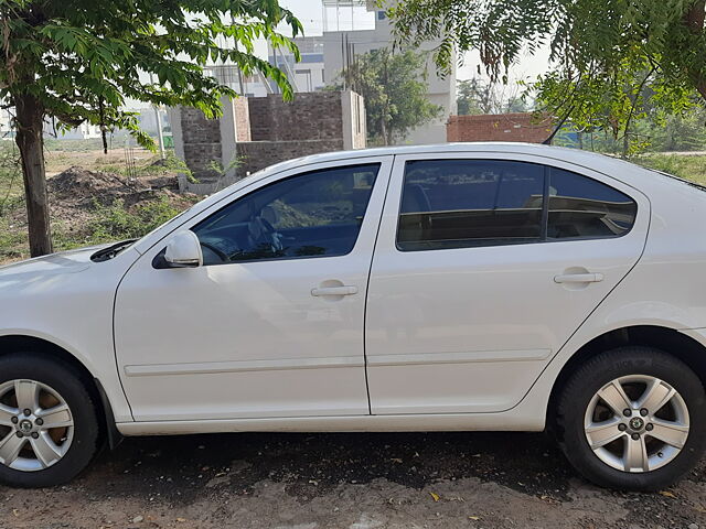 Second Hand Skoda Laura Ambiente 2.0 TDI CR AT in Gokak