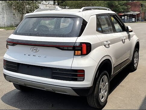 Second Hand Hyundai Venue SX 1.2 Petrol Dual Tone in Moradabad