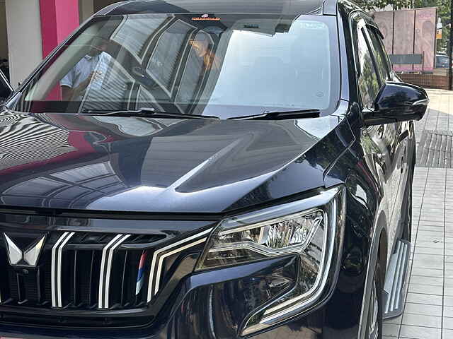 Second Hand Mahindra XUV700 AX 7 Diesel  AT Luxury Pack 7 STR [2021] in Ahmedabad