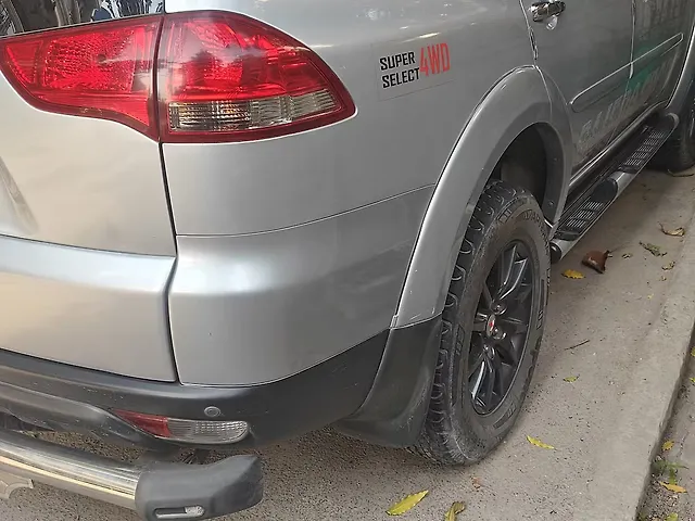 Second Hand Mitsubishi Pajero Sport 2.5 MT in Delhi Second Hand Mitsubishi Pajero Sport 2.5 MT in Delhi