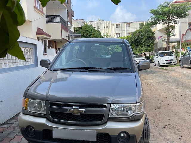 Second Hand Chevrolet Tavera Neo LS B3 10-Str BS-III in Gandhinagar