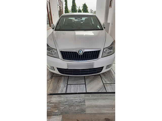 Second Hand Skoda Laura Elegance 2.0 TDI CR MT in Delhi