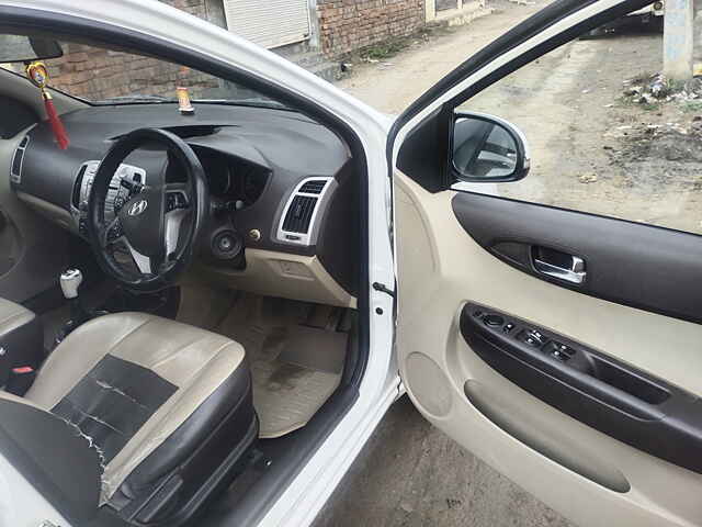 Second Hand Hyundai i20 [2010-2012] Sportz 1.4 CRDI in Kanpur Nagar