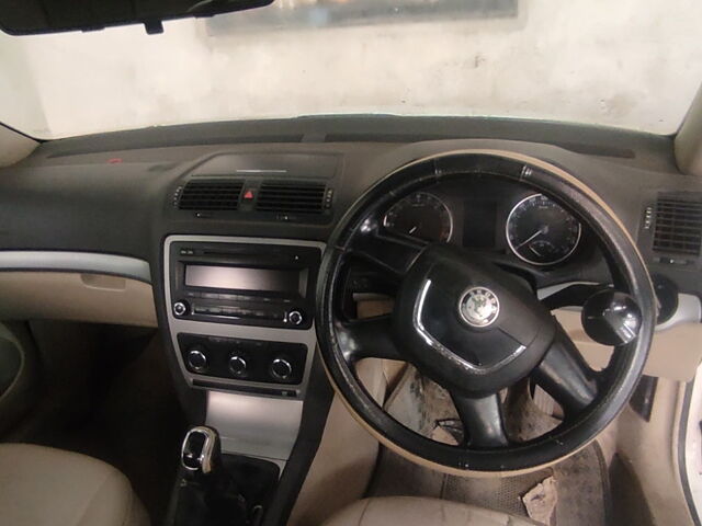 Second Hand Skoda Laura Ambiente 2.0 TDI CR MT in Mandasur