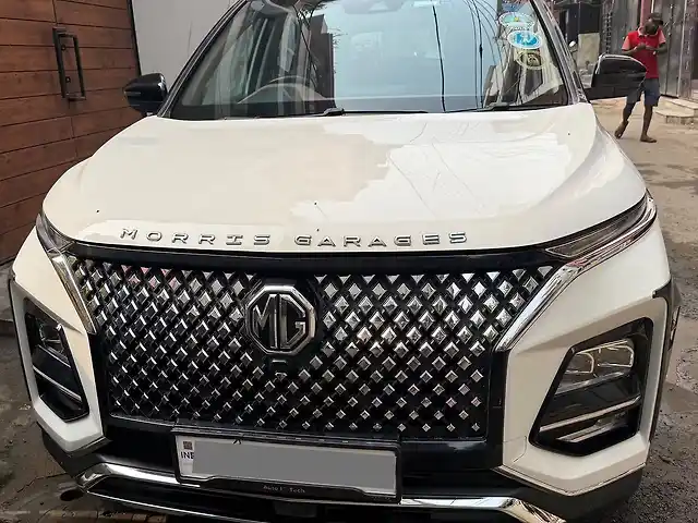 Second Hand MG Hector Plus [2023-2025] Savvy Pro 1.5 Turbo Petrol CVT 7 STR in Kolkata