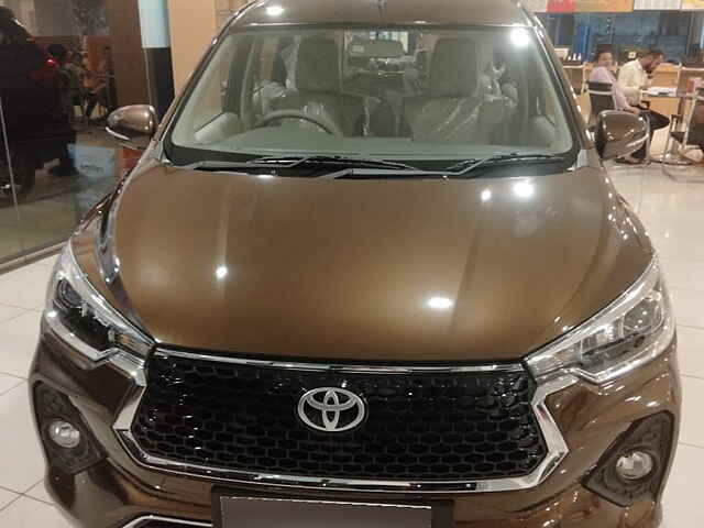 Second Hand Toyota Rumion V AT in Khed