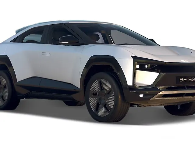 Second Hand Mahindra Be 6 Pack One 59.0 kWh | 11.2kW Charger in Junagadh