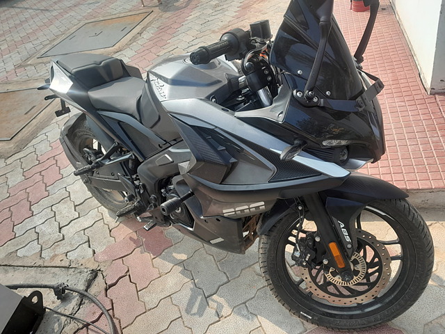 Used 2023 Bajaj Pulsar RS 200 Demon Black ABS for sale in Jhabua