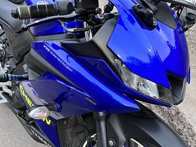 R15v3 bs6 deals racing blue