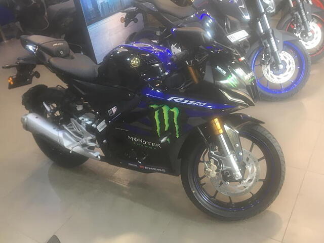 R15 v3 discount bs6 motogp edition