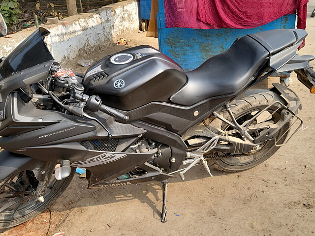 Yamaha yzf r15 second 2024 hand price