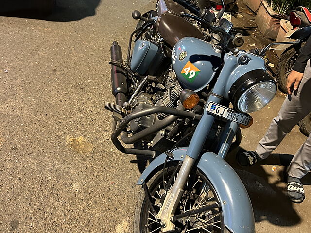 Second Hand Royal Enfield Classic Squadron Blue Dual Disc in Valsad