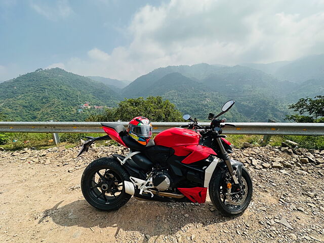 Second Hand Ducati Streetfighter V2 Standard in Panchkula