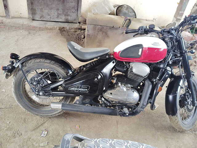 Second Hand Jawa 42 Bobber Jasper Red (Dual Tone) in Bhagalpur