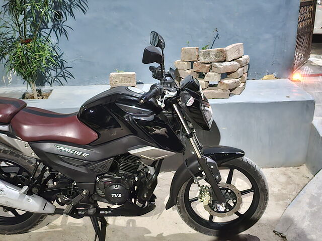 Second Hand TVS Raider 125 Split Seat - Disc in Ghaziabad