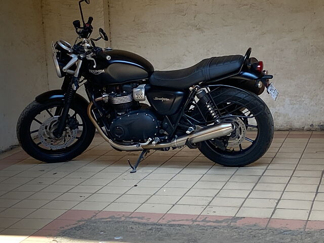 Second Hand Triumph Street Twin Standard in Mumbai