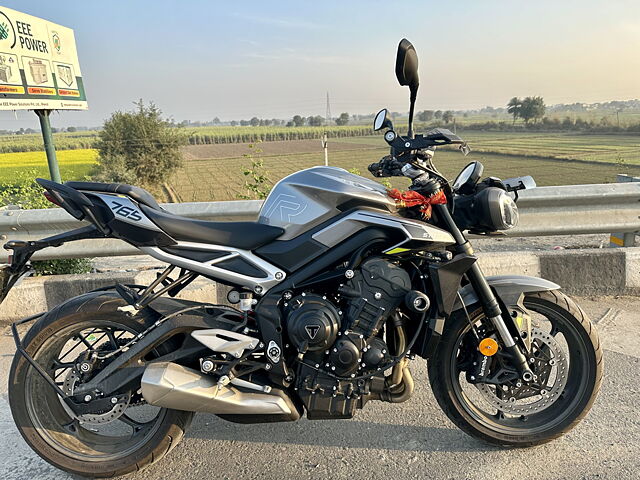 Second Hand Triumph Street Triple R Standard in Delhi