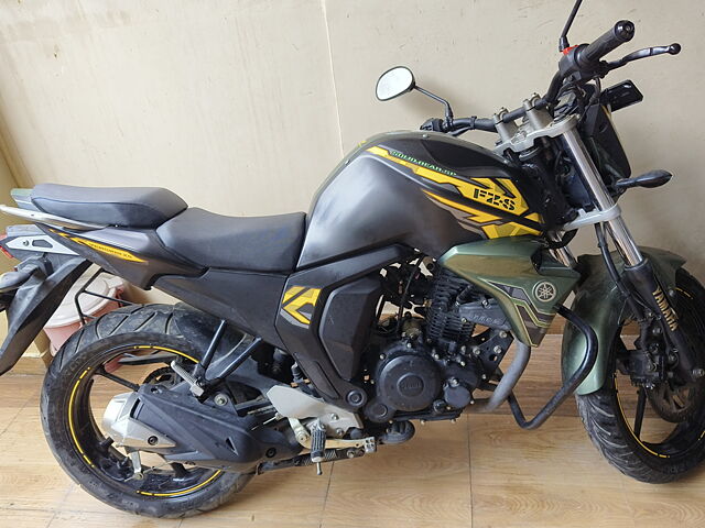 Second Hand Yamaha FZ S V 2.0 Ltd Edition-Rear Drum in Jaipur