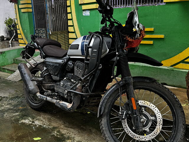 Second Hand Yezdi Adventure Slick Silver in Brahmapur