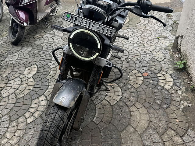 Second Hand Husqvarna Svartpilen 250 Standard in Indore