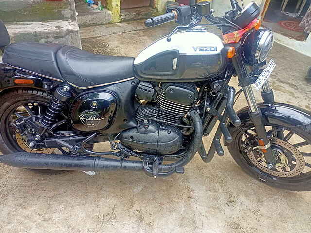 Second Hand Yezdi Roadster Dual Tone in Jabalpur