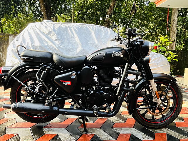 Second Hand Royal Enfield Classic Stealth Black ABS in Thrissur