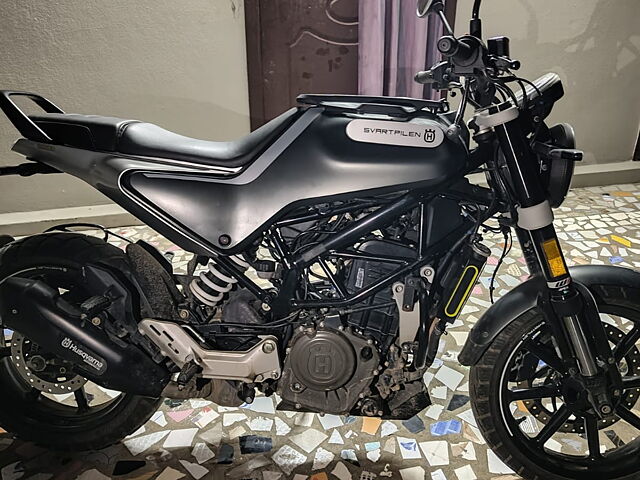 Second Hand Husqvarna Svartpilen 250 Standard in Nellore