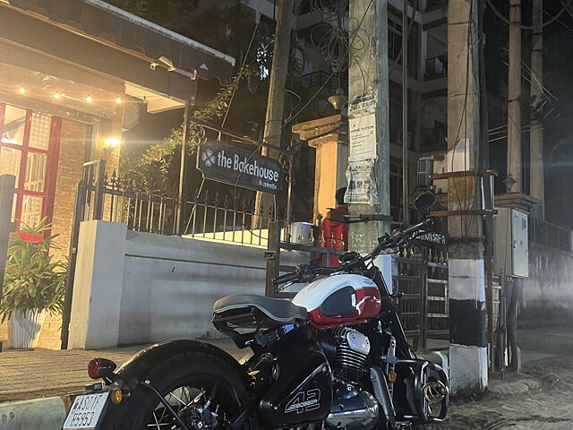 Second Hand Jawa 42 Bobber Jasper Red (Dual Tone) in Guwahati