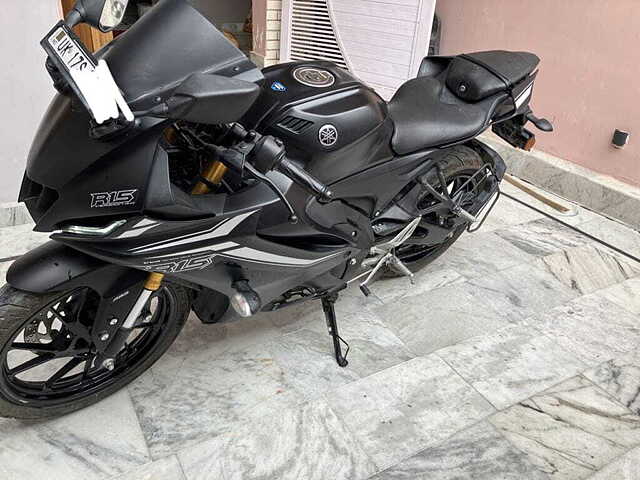 Second Hand Yamaha R15 V4 Dark Knight [2022] in Roorkee