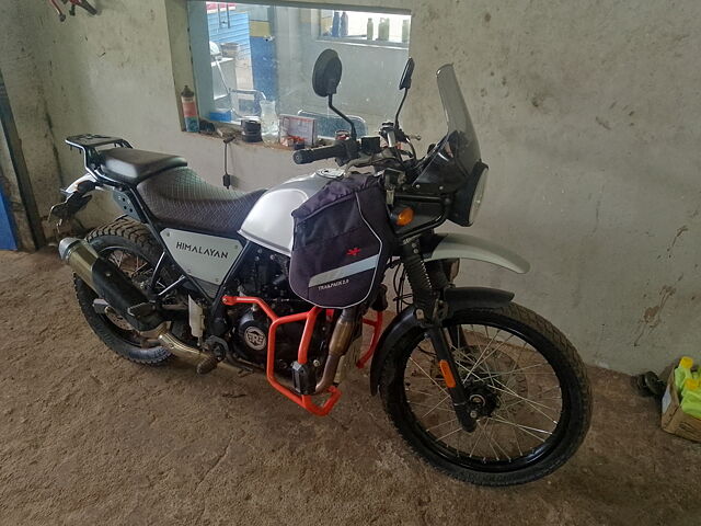 Second Hand Royal Enfield Himalayan [2015-2023] Dual Tone - BS VI [2021] in Ratnagiri