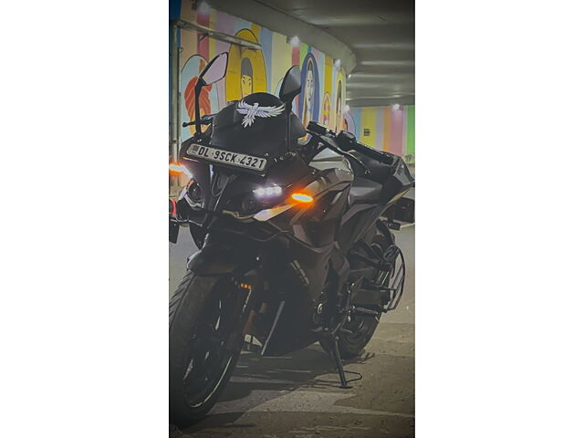 Second Hand Bajaj Pulsar RS 200 Demon Black ABS in Delhi