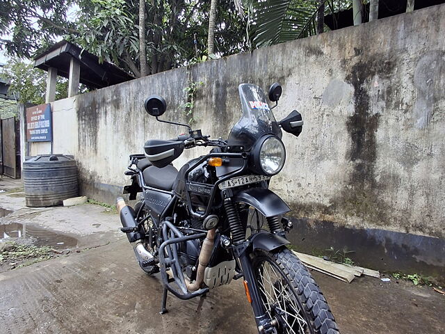 Second Hand Royal Enfield Himalayan [2015-2023] Glacier Blue and Granite Black in Guwahati