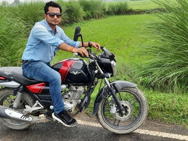 Second Hand Bajaj V15 Standard in Siwan