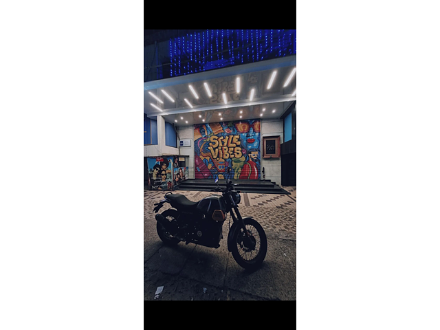 Second Hand Royal Enfield Scram 411 Graphite Blue - Graphite Red - Graphite Yellow in Thiruvananthapuram