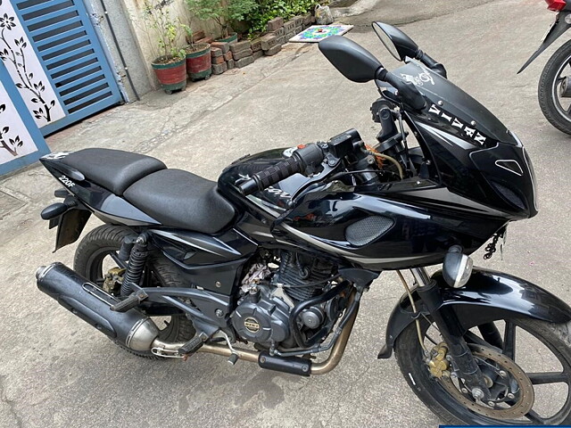 Used 2018 Bajaj Pulsar 220 F Standard for sale in Surat at Rs.65 000 BikeWale