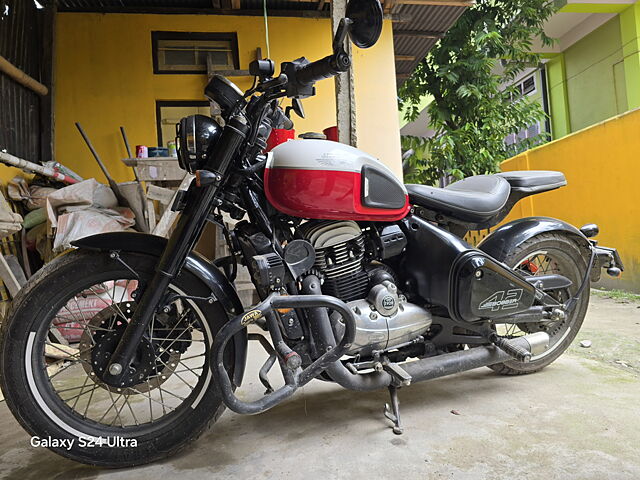 Second Hand Jawa 42 Bobber Jasper Red - Spoke Wheel in Tezpur