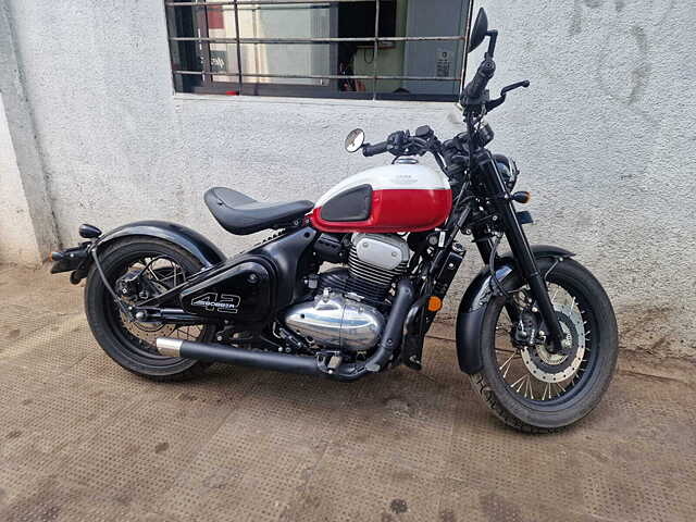 Second Hand Jawa 42 Bobber Jasper Red (Dual Tone) in Pimpri-Chinchwad