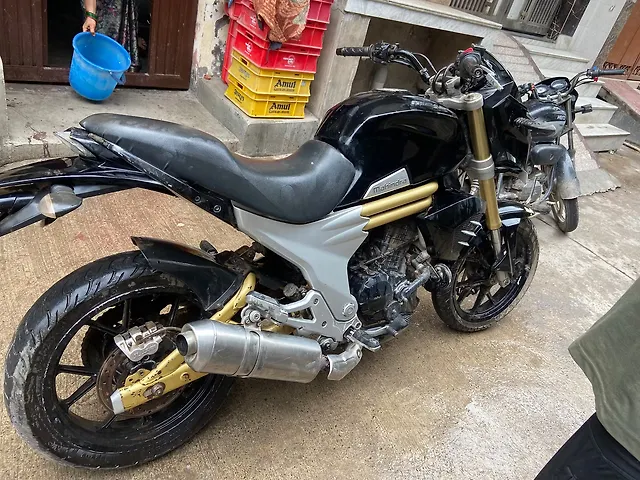 Motorcycle Mahindra Mojo Yellow Mahindra Mojo Modified 2025