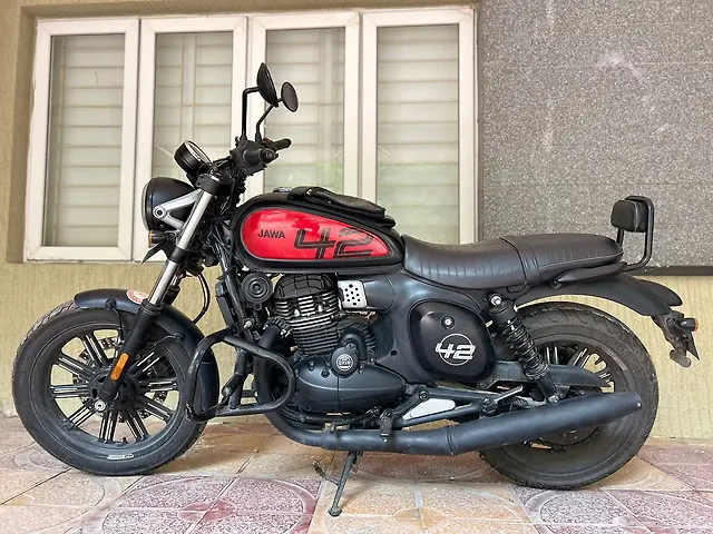 Used 2025 Jawa 42 FJ Deep Black Matte Red and Matte Black for