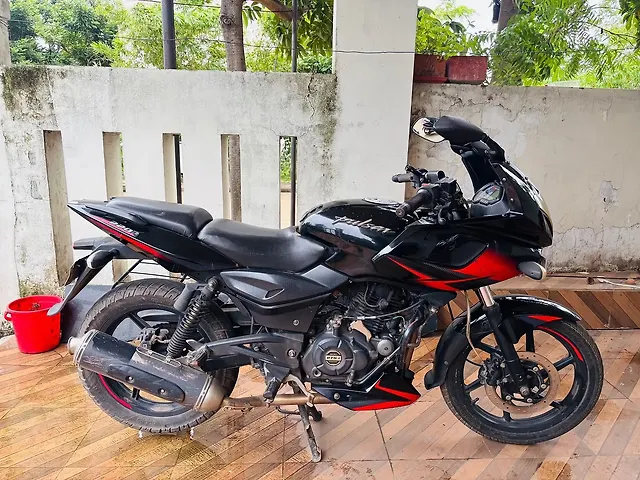 Used 2019 Bajaj Pulsar 220 F Standard for sale in Raipur at Rs
