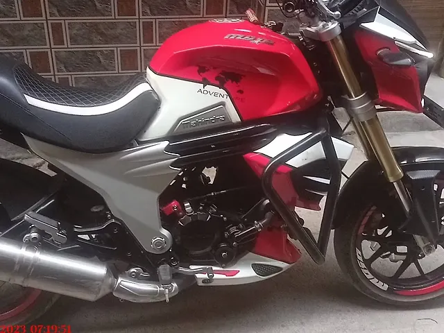 Used 2016 Mahindra Mojo Ruby Red for sale in Delhi at