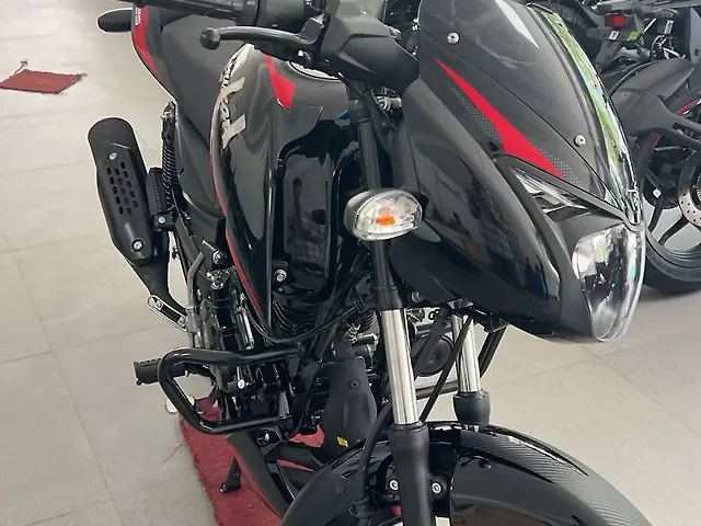 Used 2024 Bajaj Pulsar 125 Disc Split Seat for sale in Noida at