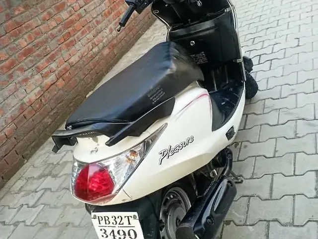 Second Hand Pleasure Scooty 2015 Used 2015 Hero Pleasure [2005