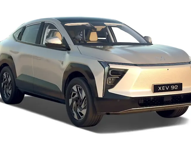 Second Hand महिंद्रा XEV 9e Pack Two 59.0 kWh 11.2kW Charger in नोएडा