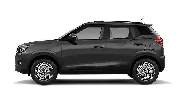 2023 Mahindra XUV300 W6 1.5 Diesel AMT 1