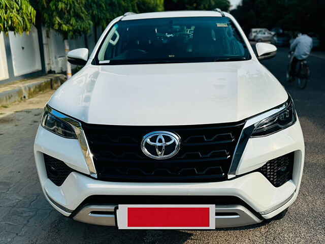 Second Hand Toyota Fortuner 4X2 MT 2.8 Diesel in Lucknow