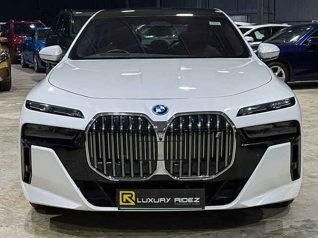 Second Hand BMW i7 xDrive60 in Hyderabad