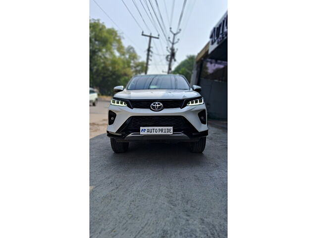 Second Hand Toyota Fortuner Legender 2.8 4X2 AT in Hyderabad