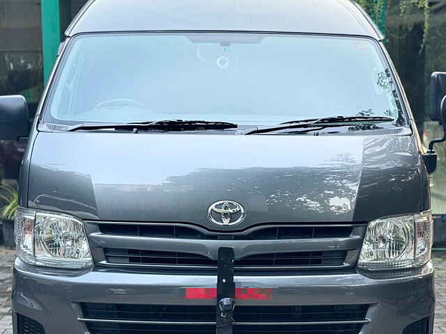 Second Hand Toyota Commuter HiAce 3.0 L in Chennai