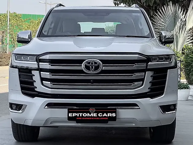 Used 2023 Toyota Land Cruiser ZX Diesel for sale in Mumbai at Rs.2,45 ...